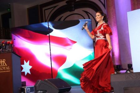 الفنانة زين عوض تواصل حصد النجاحات